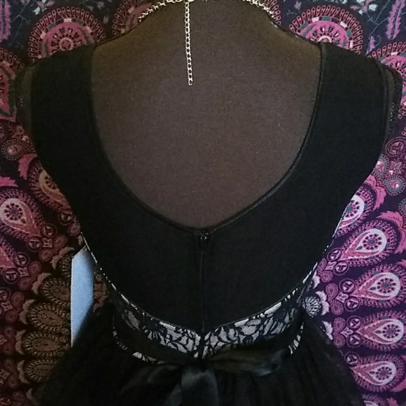Emerald Sundae Black Dress - Picture 3 of 6